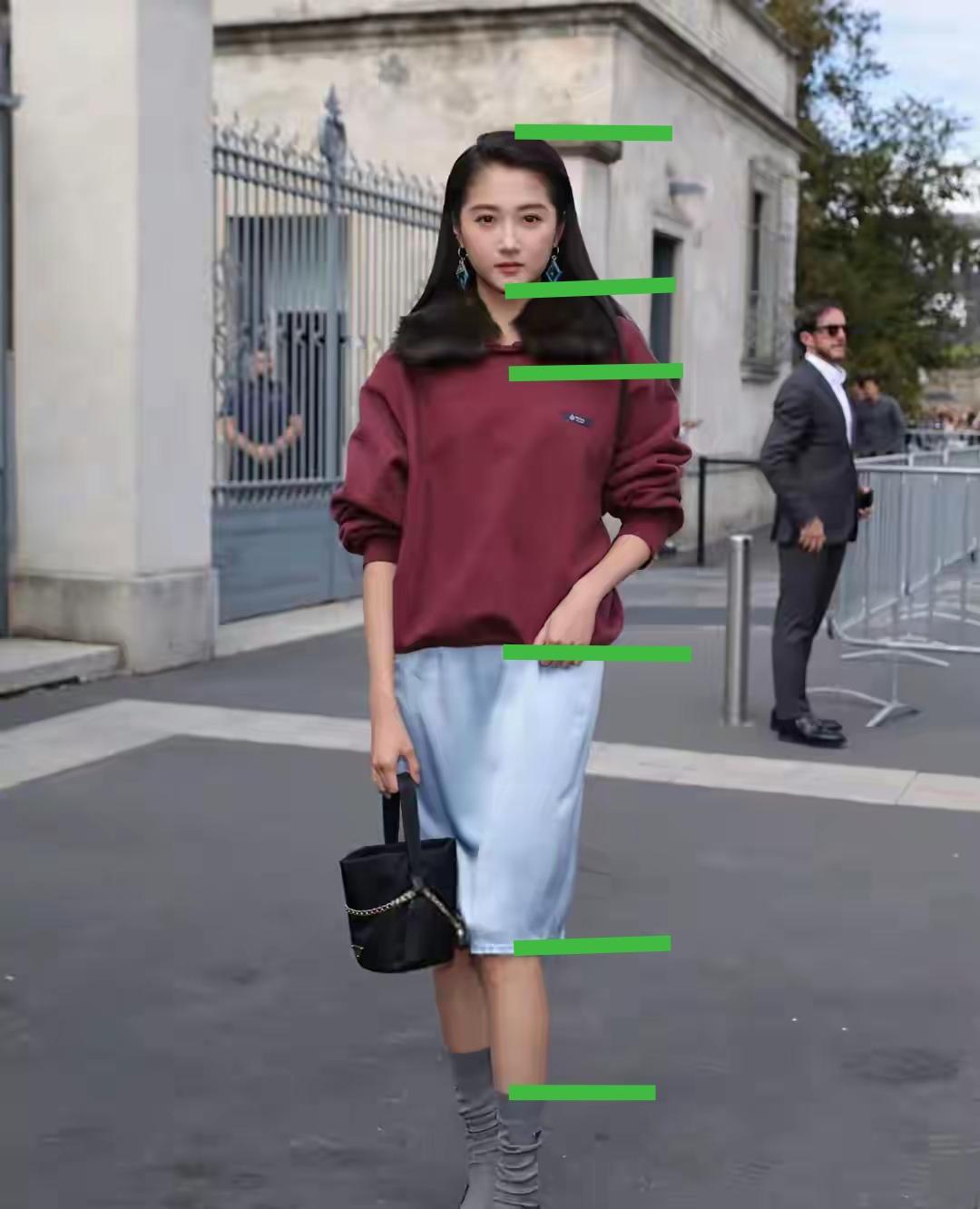 关晓彤亮相Prada2026春夏女装时装秀。
虽然她长得是又高又苗条，但是，这个