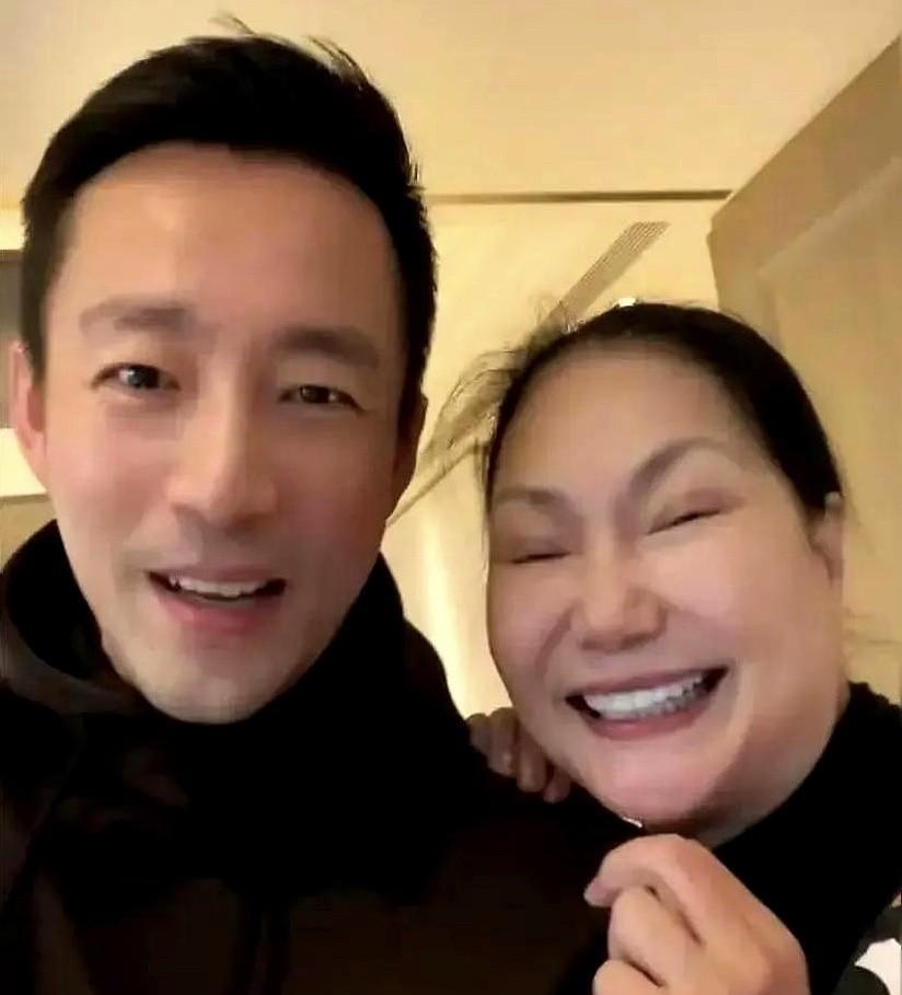S 妈，消停点儿，为后辈积一点福报。就算汪小菲欠款，也该玥玥和箖霖来告，轮不到你