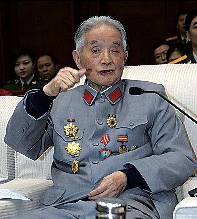 “要在战争年代，我一枪崩了你们！”1998年，开国少将李中权对着两名工作人员大吼