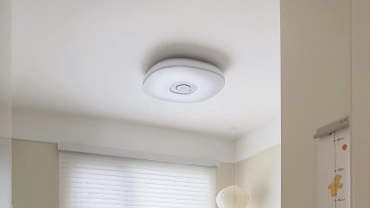 灯够亮，孩子却越学越烦躁？问题也许不在“亮度”，而在“光的分布”