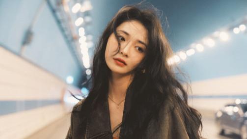 周洁琼的闪耀瞬间，这街拍的感觉超可以的！