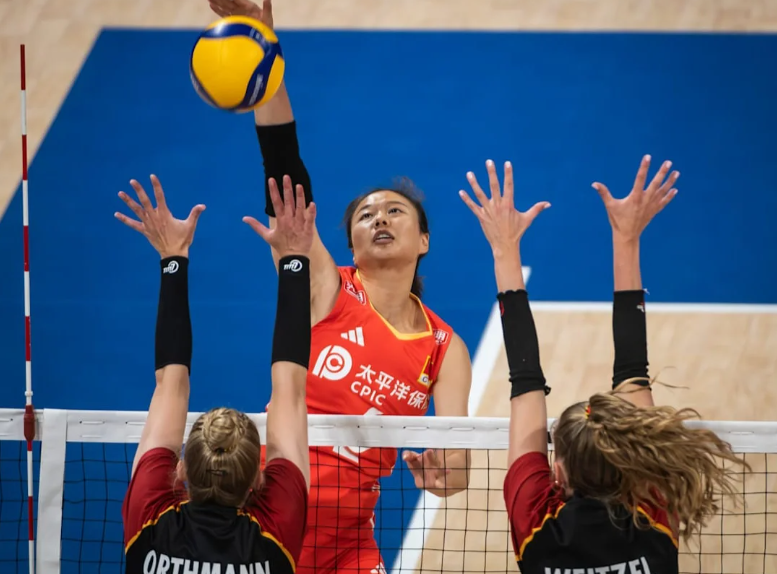 14名球员全员上阵，又赢球又得到锻炼

中国女排连追3局逆转德国女排，胜负场来到