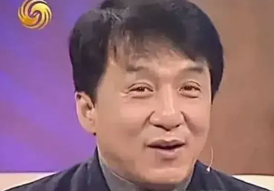 成龙慈善行为始末











震惊！成龙480万外套被当场买走，只因买