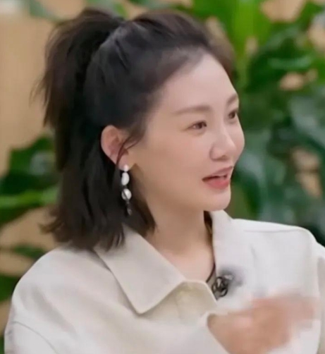 苗苗谈与郑恺结婚契机：性格相似又互补

在最近的一档节目中，苗苗分享了与郑恺结婚