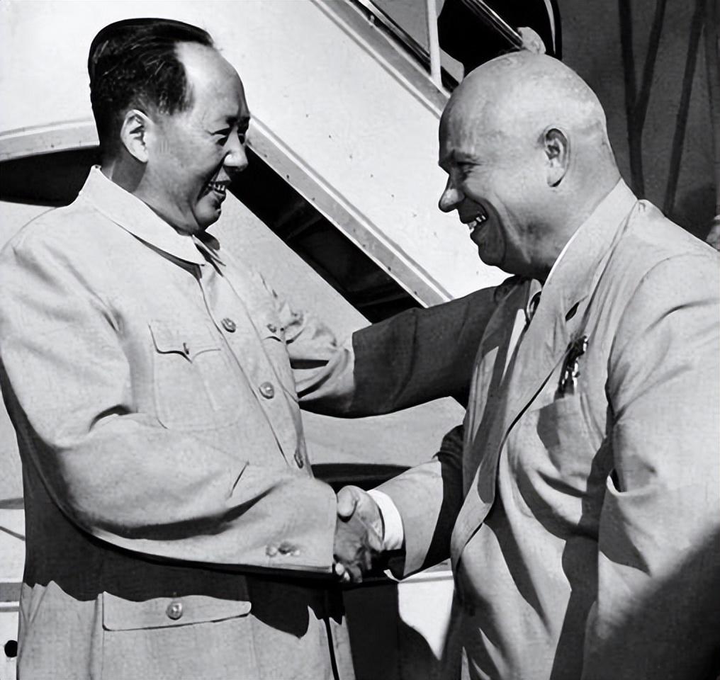 毛主席写“土豆烧熟了，再加牛肉”，是在讽刺赫鲁晓夫