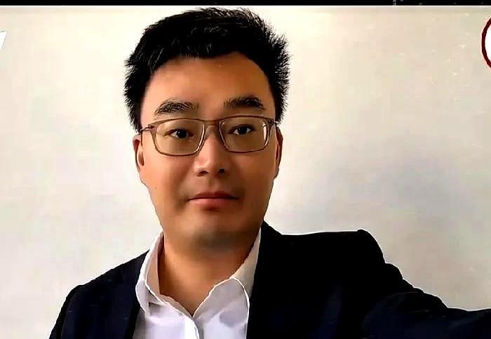 不得不服呀！
最近汪小菲在房产上这招，堪称商战教科书级别操作。
胡律师一分析，才