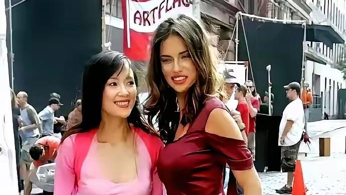 刷到章子怡17岁那张照片，我愣了好几秒