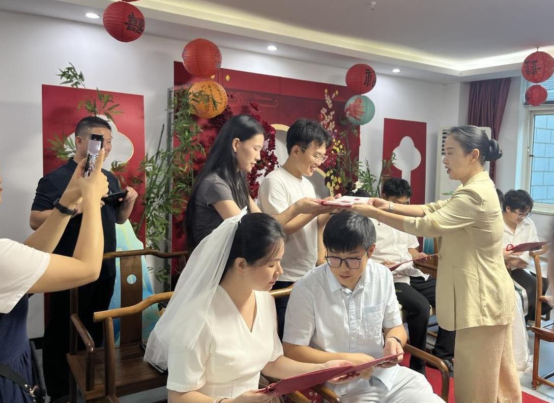 #七夕# 株洲市8月29日七夕节共有338对新人喜结连理，天元区还在火炬大厦民政