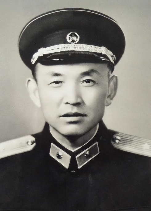 1951年，140师参谋长黎原因为打仗太厉害，资历却不够，军长为了提拔他，接连调