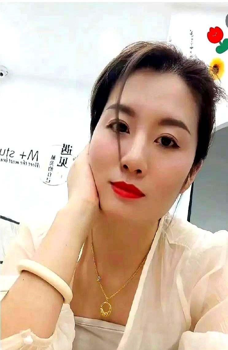 见过凌晨三点算水电费的夫妻吗？我见过。以前觉得谈钱庸俗，现在发现，没钱更庸俗。
