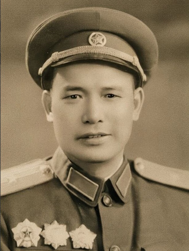 1946年，一百多解放军为投诚的一千多土匪，举行欢迎仪式，却突然接到情报：“土匪