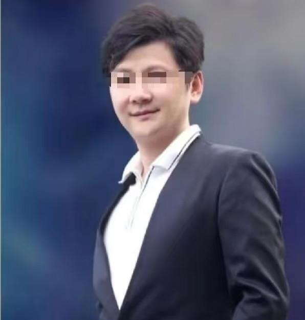 华南理工大学撞人的教师金某，接下来可能会面临这几个窘境！
第一、首先可能会被学校