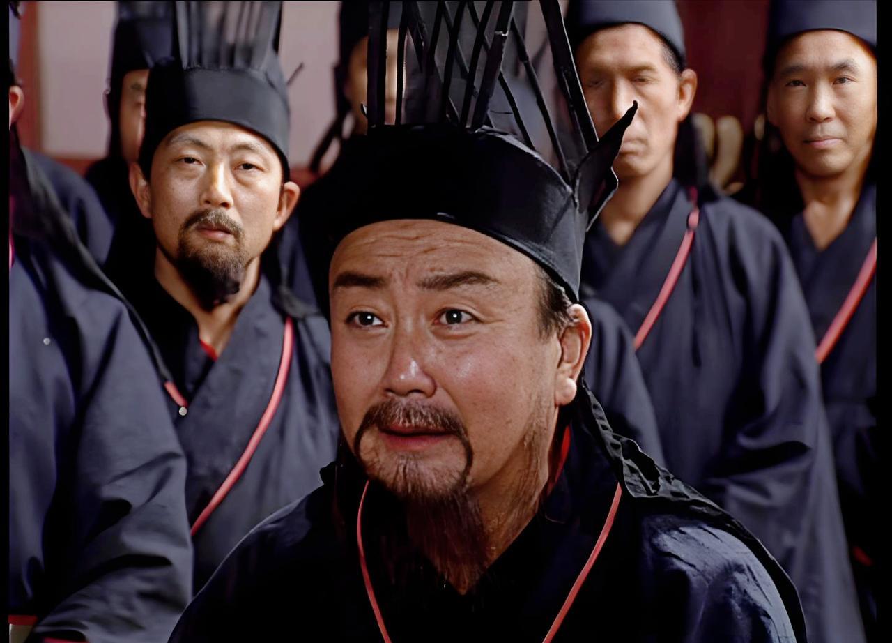 在三国乱世里，谁才是最会跳槽的职场高手？诸葛亮一辈子跟定刘备，郭嘉早逝没来得及换