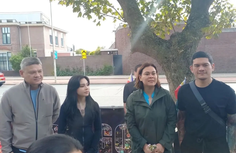 杜特尔特可能在嘱咐身后事了，他的四个子女一起出现了在海牙，包括孙子辈都被喊了去。