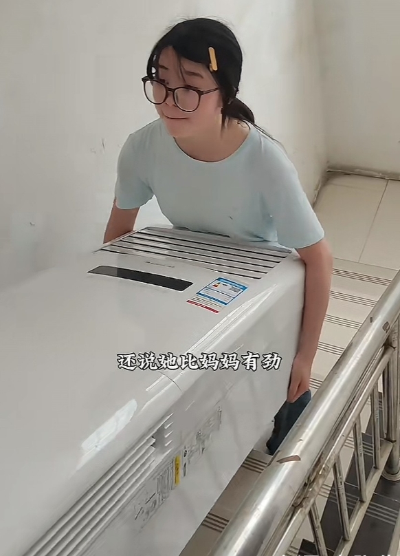 高一女生暑假替父母上班，体验劳动的艰辛与成就感
