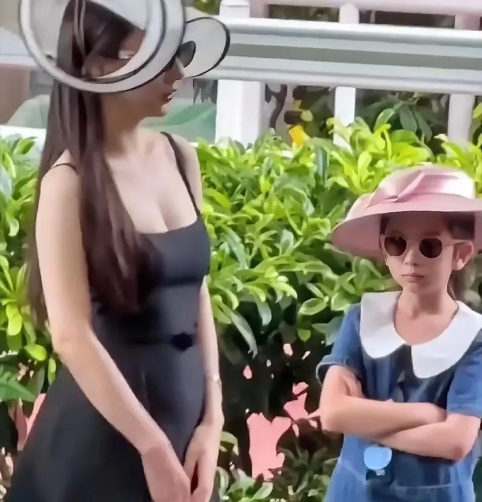 在做家长这件事上，真是人人平等！
郭富城和方媛7岁的大女儿似乎已经出现叛逆期。面