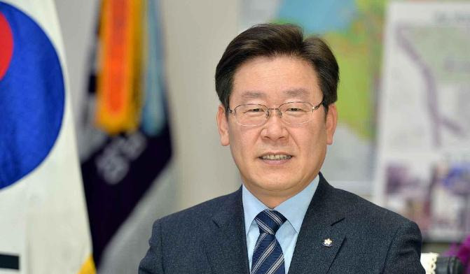尹锡悦这事儿，李在明得赶紧办！











韩国现在乱成一锅粥，尹锡悦