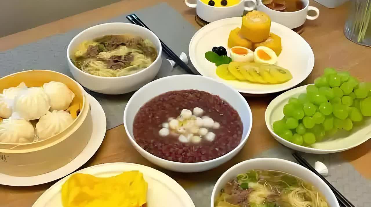 我婆婆很奇怪，就是每次来我们家，她都要我三番五次的留她，她才会高高兴兴的在家玩几