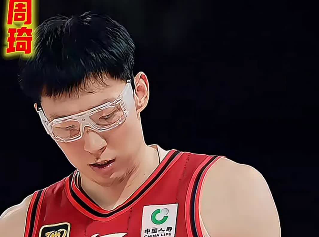 有网络达人说，周琦很会上演空城计，如今中国男篮在亚洲杯打的差不多了，周琦的伤病就