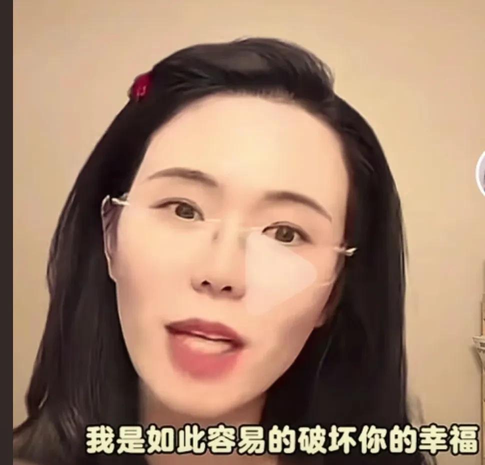 郭延娇律师确实和她人设反差太大 ，  最近流传出的线下活动的照片，还是调整后的 