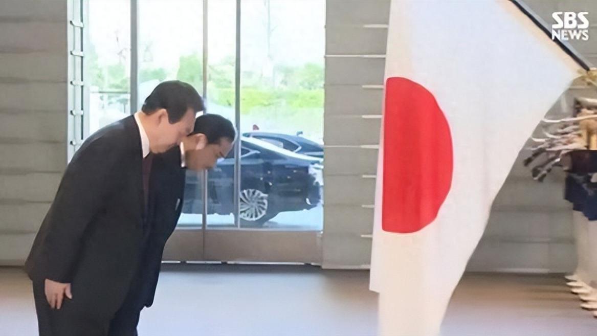 高市刚就资金问题道歉，在野党就深挖丑闻，结果被民意反杀？