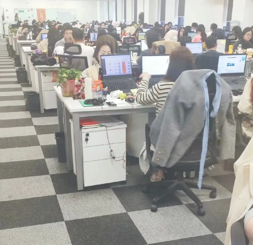 这种办公室真是太难受了
