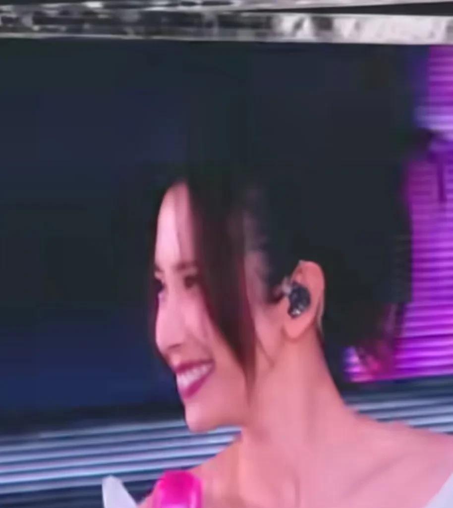 莫文蔚不管做什么都很认真啊，
#莫文蔚老歌#