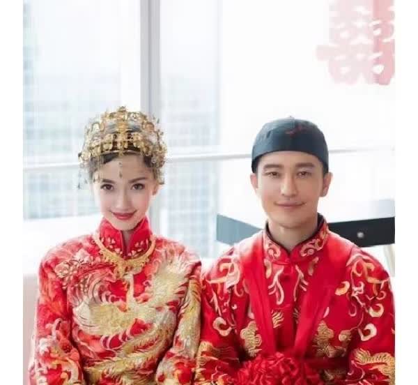 现在全网最有资格发言的人，
不是总爱上渣男的胡杏儿，也不是夜店环抱众位美女的李