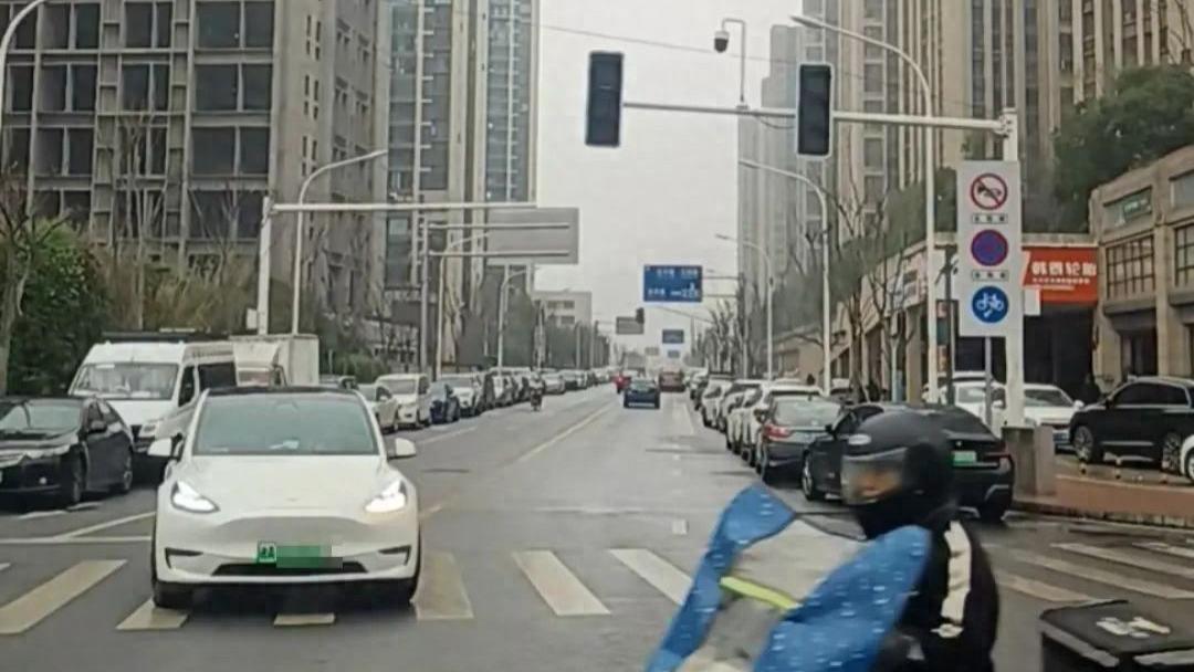 新路险象环生，红绿灯“罢工”月余，谁来守护长沙市民安全？