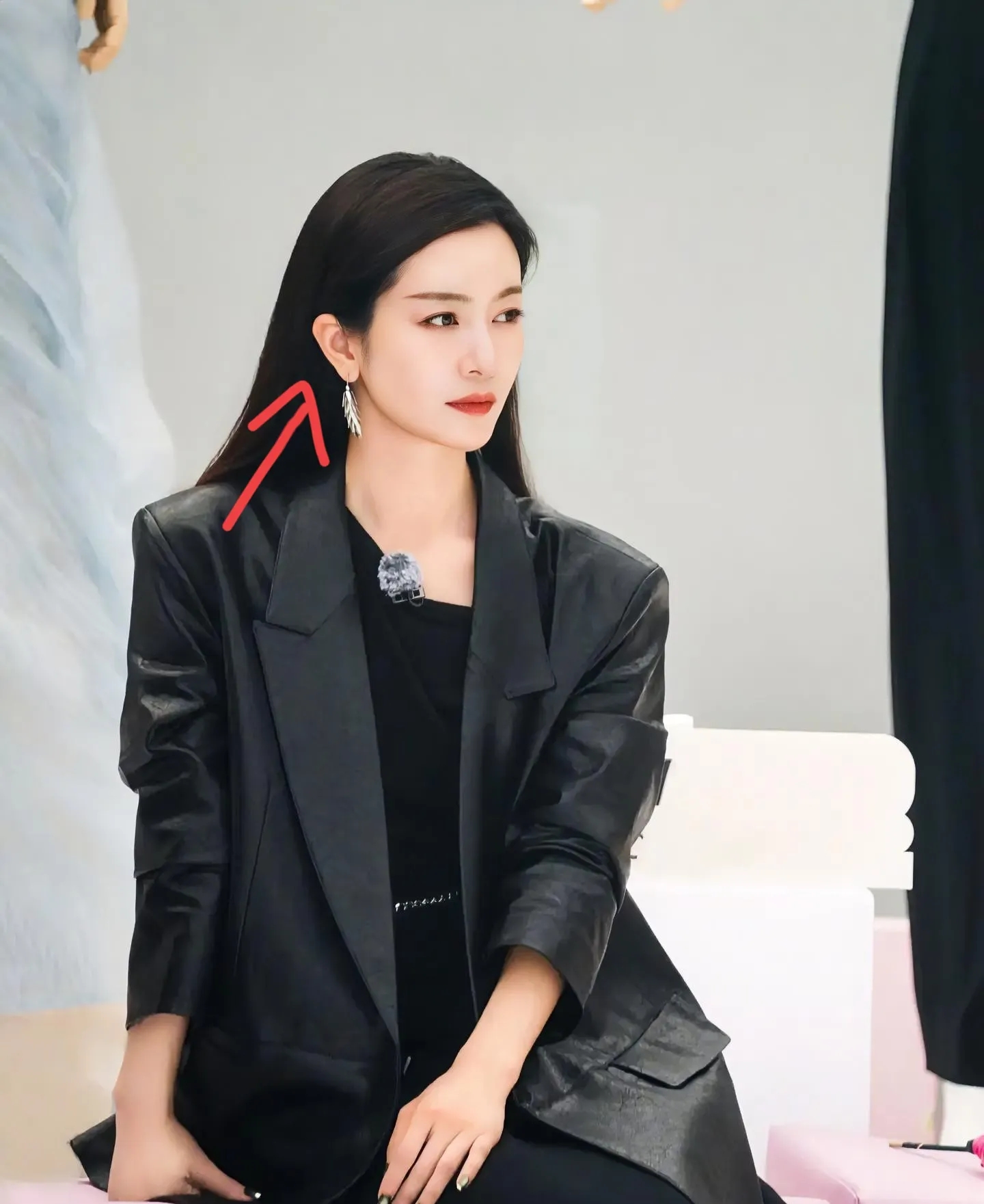 演员李晟，
一直都忽略了一件事，
就是她能浪姐断层第一，不仅是因为她的唱功，更是