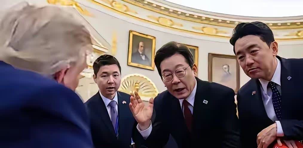 思密达：报告老大，这次我听您的话，没去中国参加“九三大阅兵”。

阿普：看来