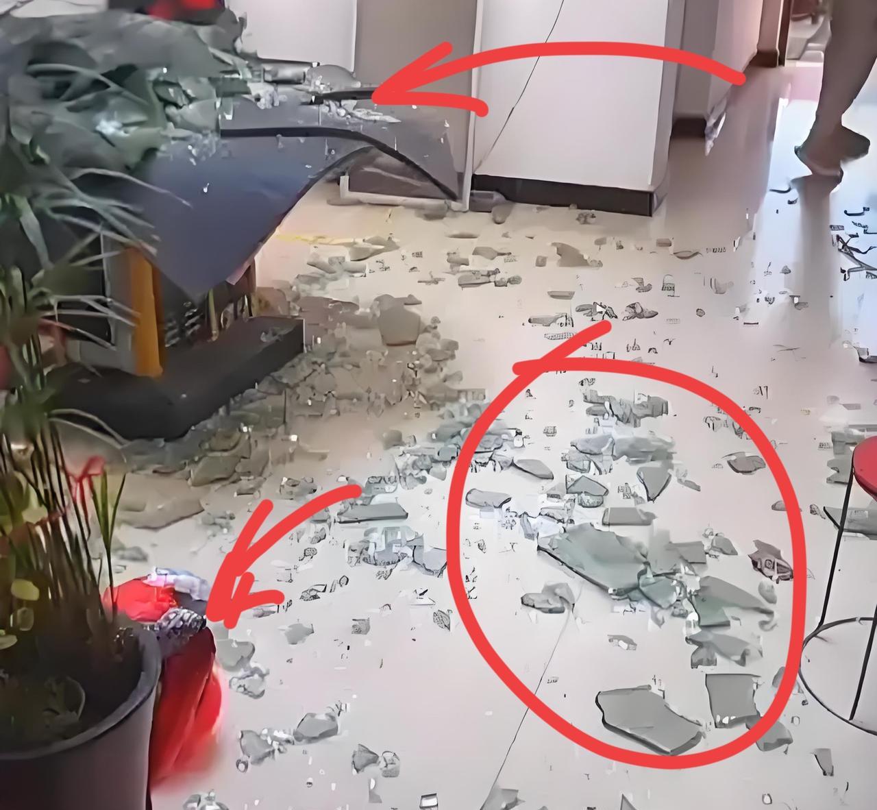 刚才给高密的同学打电话，
问他那边的情况怎么样了？
她说，当时自己距离化工厂只有