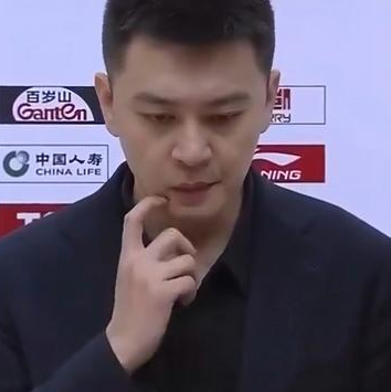 辽宁男篮主教练杨鸣谈球队险胜江苏，他表示：这场我觉得我们打得非常好！在韩德君被对