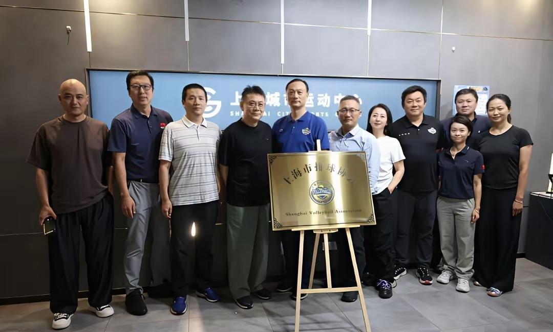 比赵勇好多少？
据说蔡斌又现身于上海排球协会于召开第十一届理事会第四次会议，中国