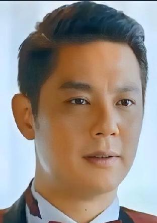 “傅程鹏”这个名字太拗口了，我每次都给读成“傅鹏程”，因为成语“鹏程万里”，所以