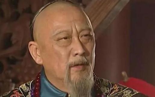 1703年，68岁的索额图被活活饿死在宗人府。康熙尤不解恨，又下令抄了他家，杀光