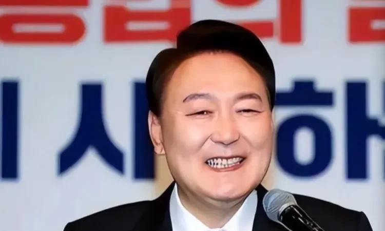 尹锡悦真是太开心了！
就在今天，3月7日，韩国首尔中心法院竟然批准了尹锡悦提出了