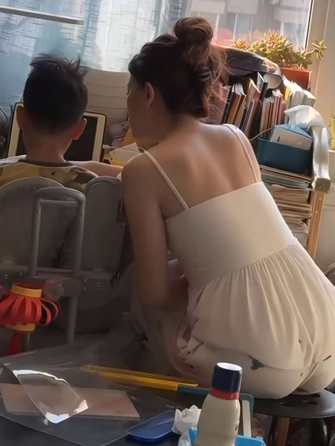 该不该给孩子找补习班呢？每天陪做作业太闹心了。