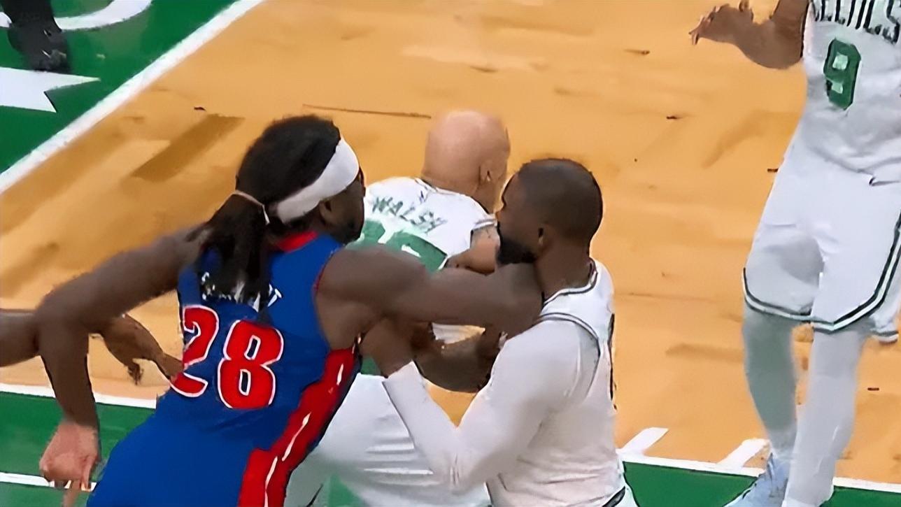 大逆转！绿军2连败，一战爆发3次冲突，布朗空砍34+8，怀特尽力了