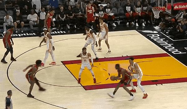 招牌撤步！离开勇士嘴哥已经很强！
在今天NBA常规赛热火主场迎战老鹰的第一节比赛