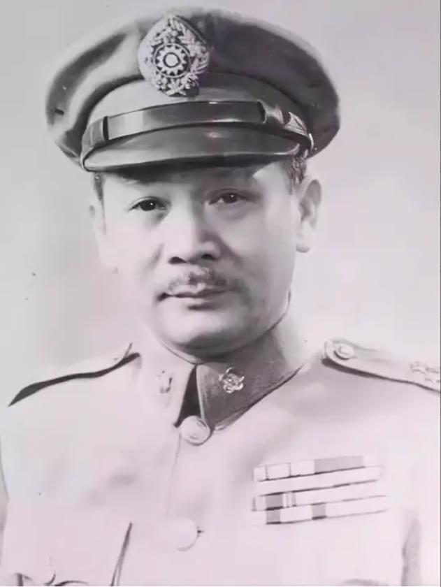 张发奎，这位抗战时期的国民党军官，居然在一次军校的压制行动中，反常地为一名中共地