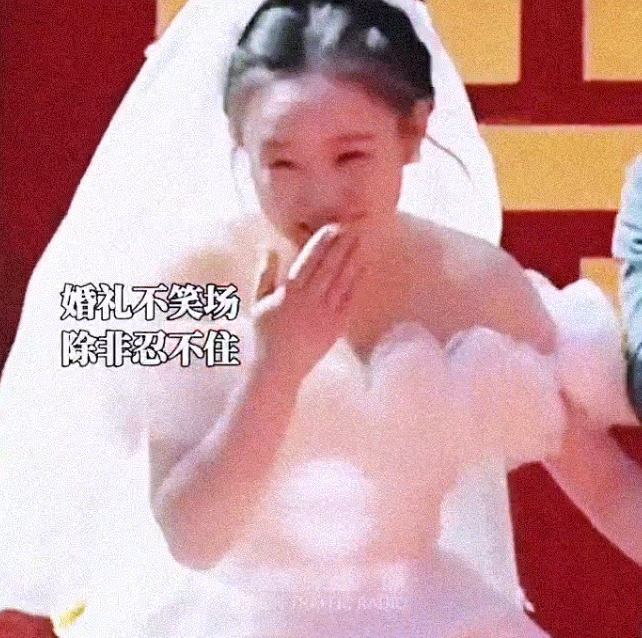 山西，一婚礼现场新郎正动情发言:我一定好好爱你，新娘却在一旁忍不住的笑……

