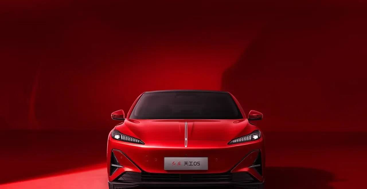 这就是现实啊!
电车30万:使用10年，电费1万，卖1.5万;
油车30万: