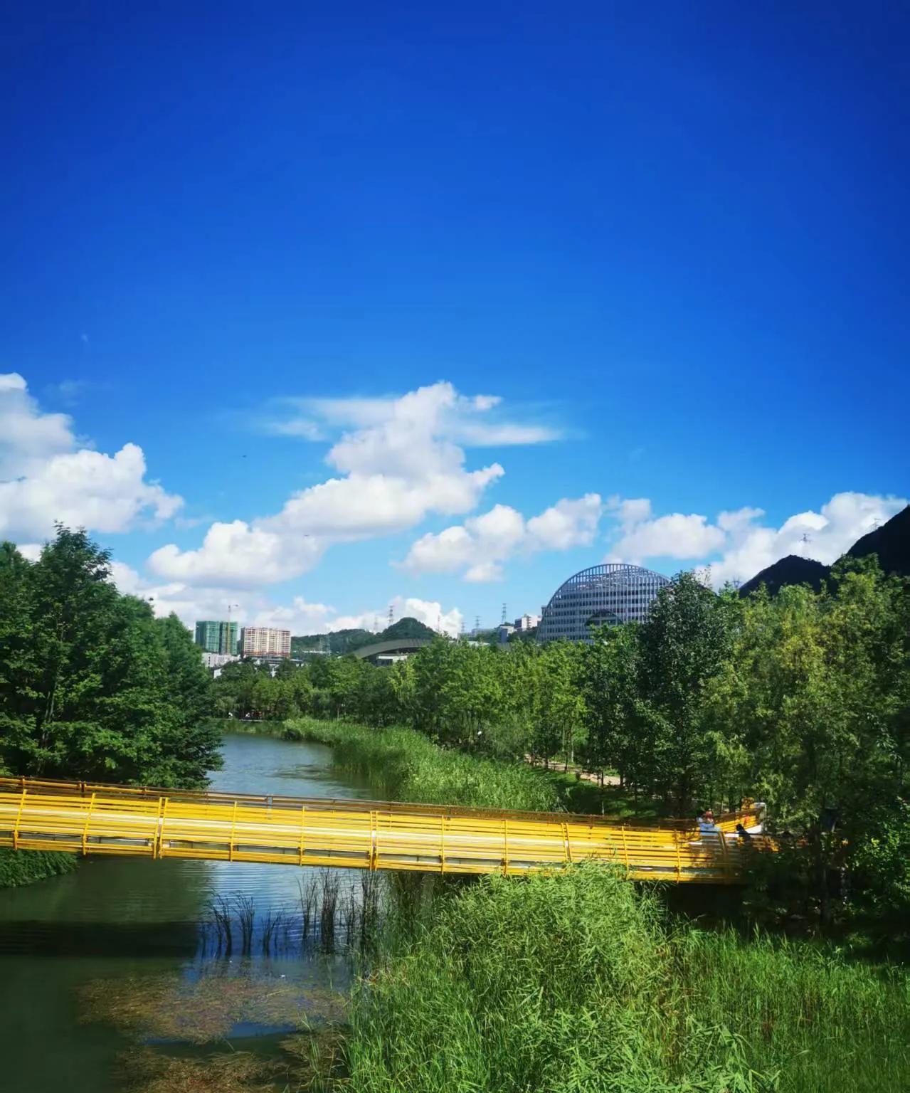 去年我带孩子去贵州六盘水呆了一周多星期，一边避暑一边旅游，说句实话，中国凉都还是