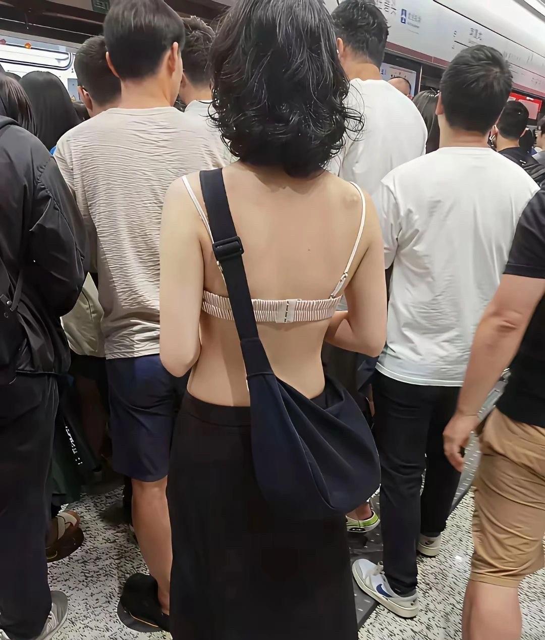 如何保持清凉？快40度的高温啦，那么多的人、还那么拥挤，要想保持自己的一份清凉！