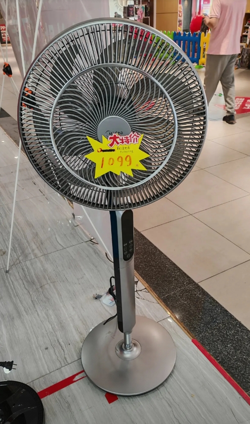 什么样的人才会买1000多的风扇？前几天去逛商场，看到一台风扇1000多，这还是