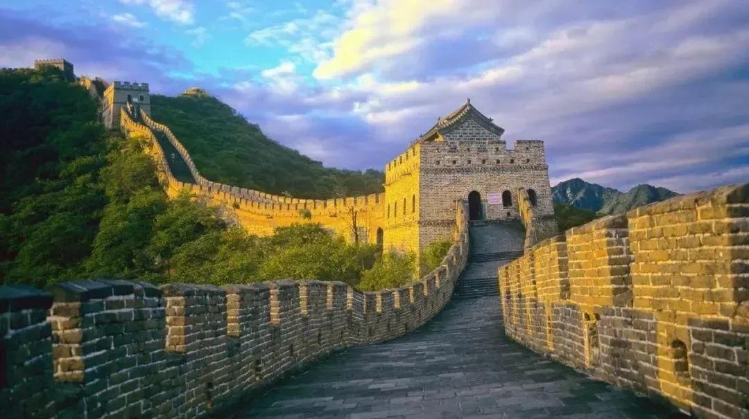 有人说美国之所以这么发达，是因为它地理位置太好了，简直就是天选之地。
那么，这个