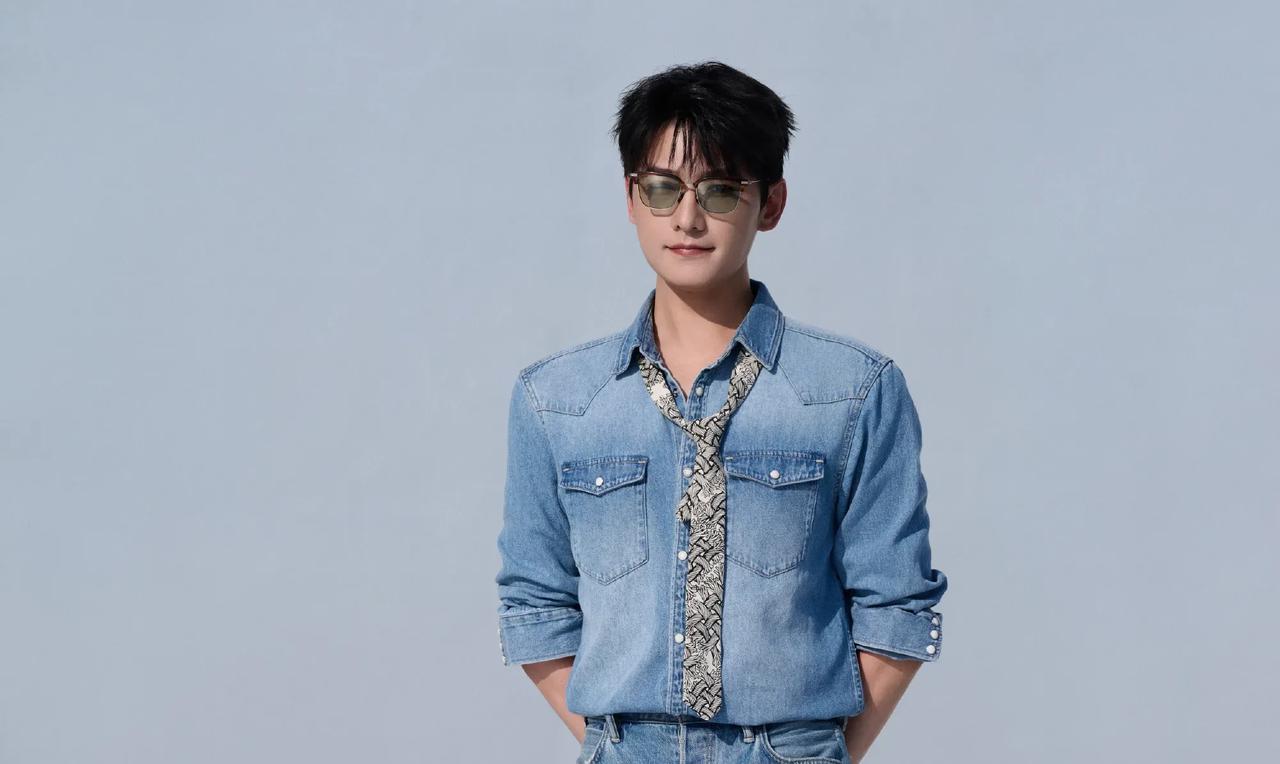 6月28日，杨洋到重庆参加商务活动，他只要一讲话，现场的粉丝就会响起欢呼之声，杨