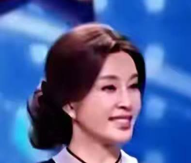 刘晓庆的第一任丈夫王立

他是北京人，比刘晓庆大一岁，是总政歌舞团的小提琴手