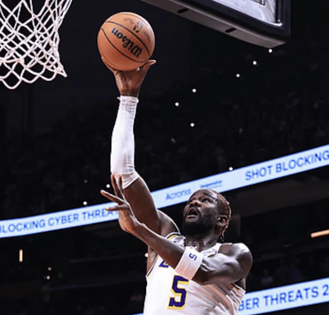 NBA常规赛，老鹰122-102战胜湖人。
全场比赛，艾顿出战20分钟，5中5得